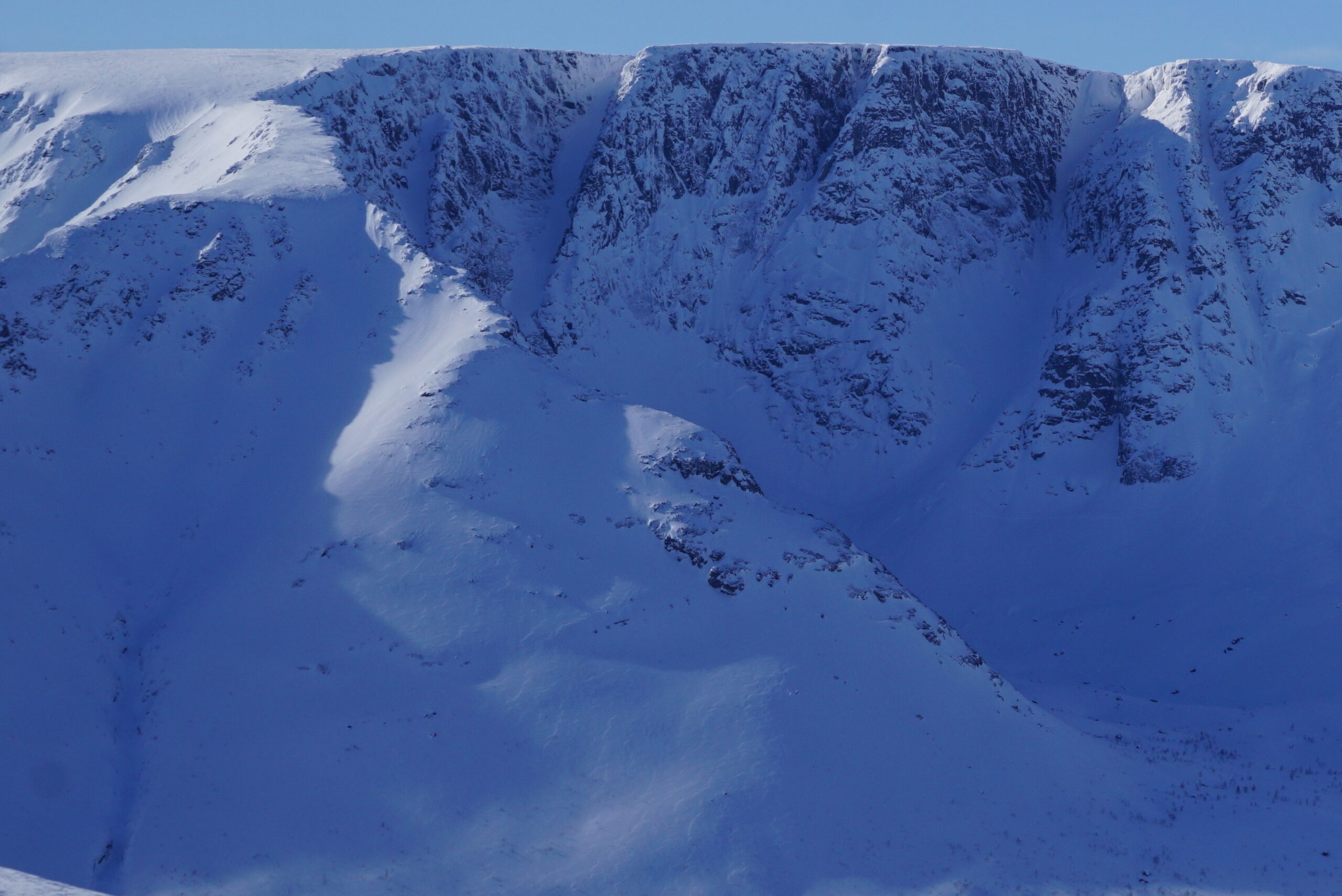 Looking at the East face of Tahtarvumchorr Ridge in the Khibiny Mountains