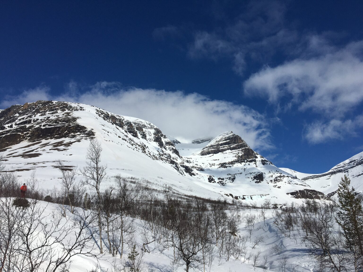 Looking at the South face and ridge of Rostafjellet